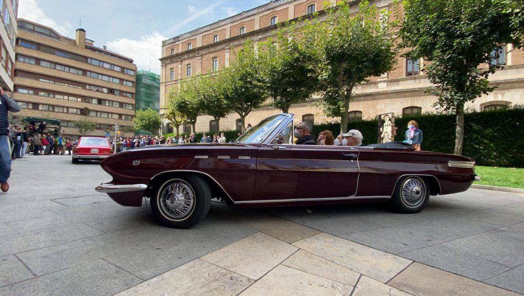 Fotos: Burgos se llena de coches clásicos en favor de la AECC