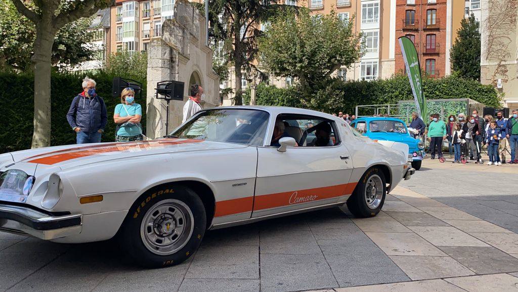 Fotos: Burgos se llena de coches clásicos en favor de la AECC