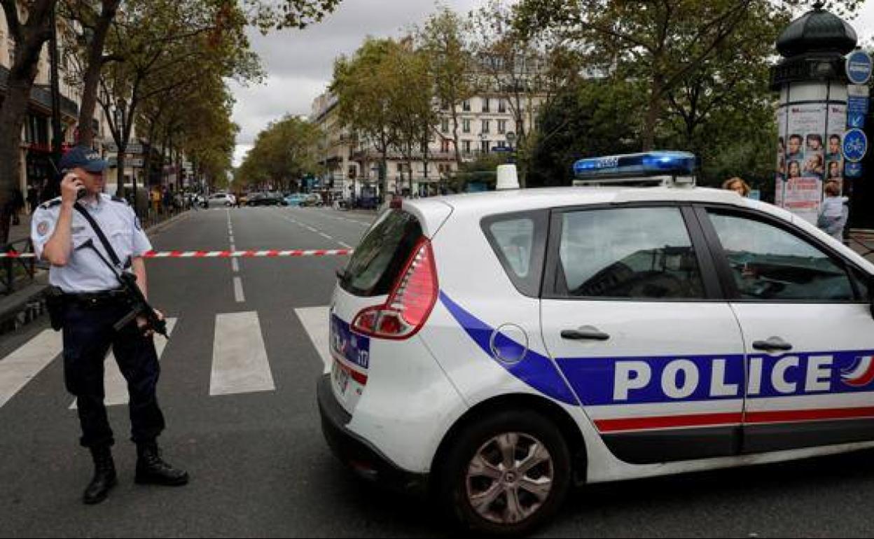 Patrulla de la Policía francesa.