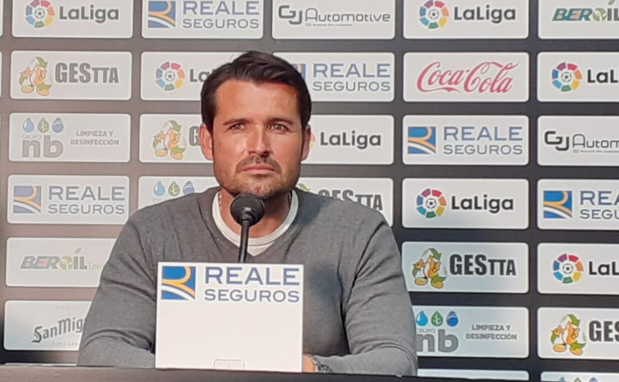 Lolo Escobar en la sala de prensa de El Plantío tras la conclusión del partido.