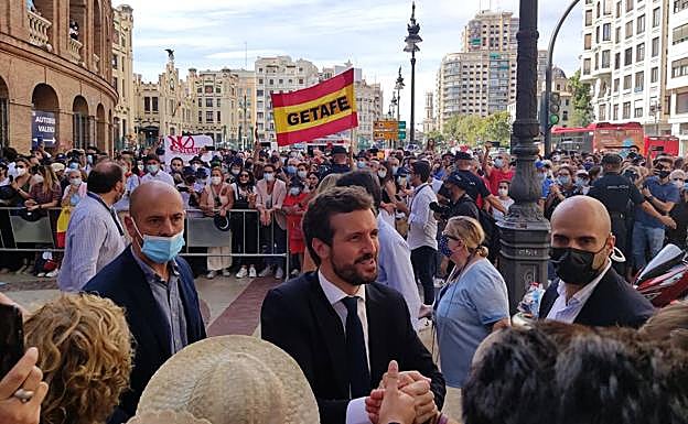 Pablo Casado, a la salida de la Plaza de Toros de Valencia.