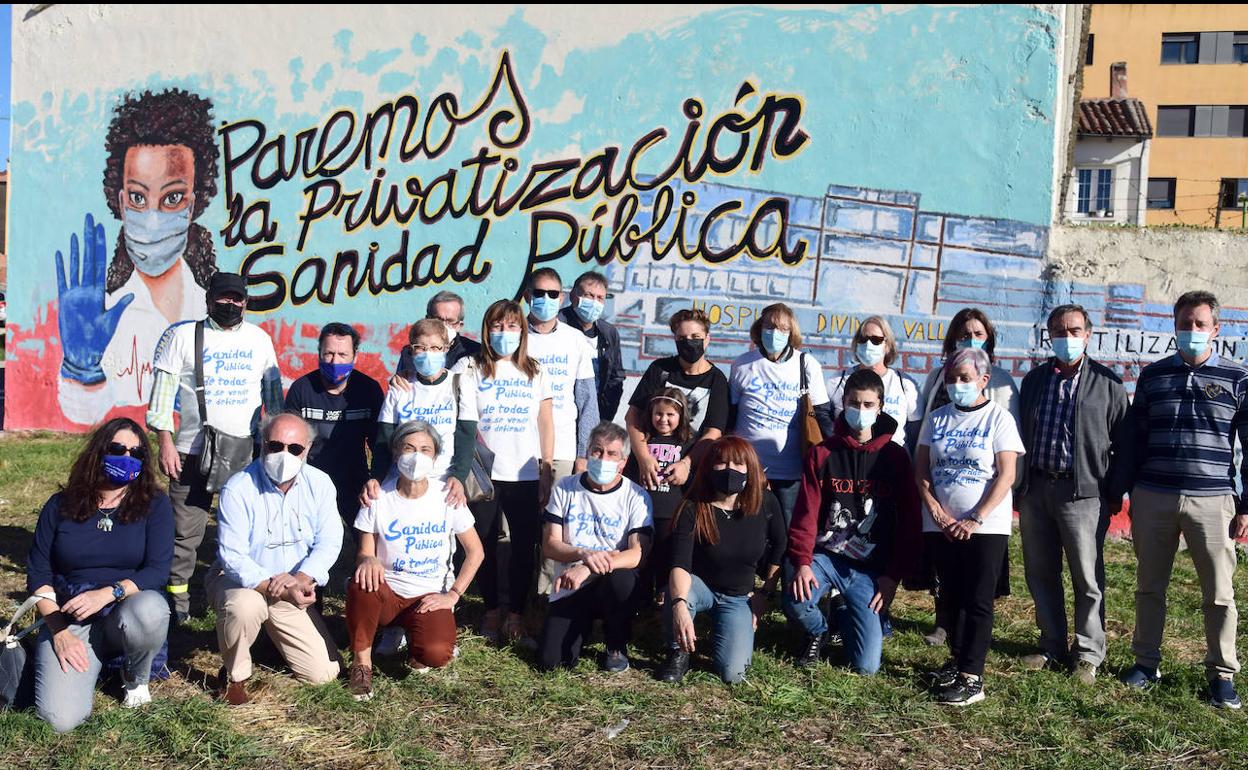 Se ha dibujado un mural en San Pedro de la Fuente para exigir el uso del Divino Valles.