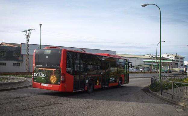 El autobús urbano, opción minoritaria para ir a trabajar a los polígonos