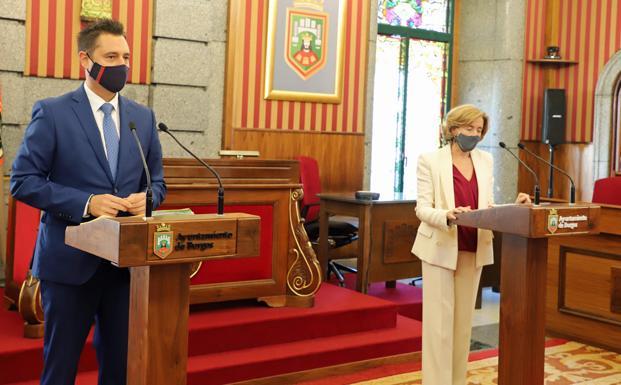 El alcalde, Daniel de la Rosa, y la presidenta de Patrimonio Nacional, Ana de la Cueva, han explicado el convenio.