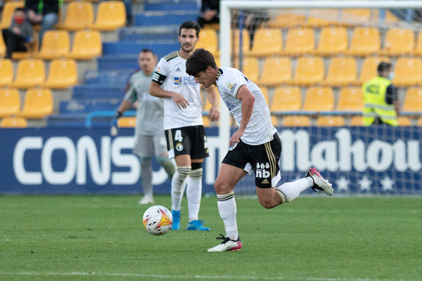 Fotos: El Burgos CF cae en casa del colista