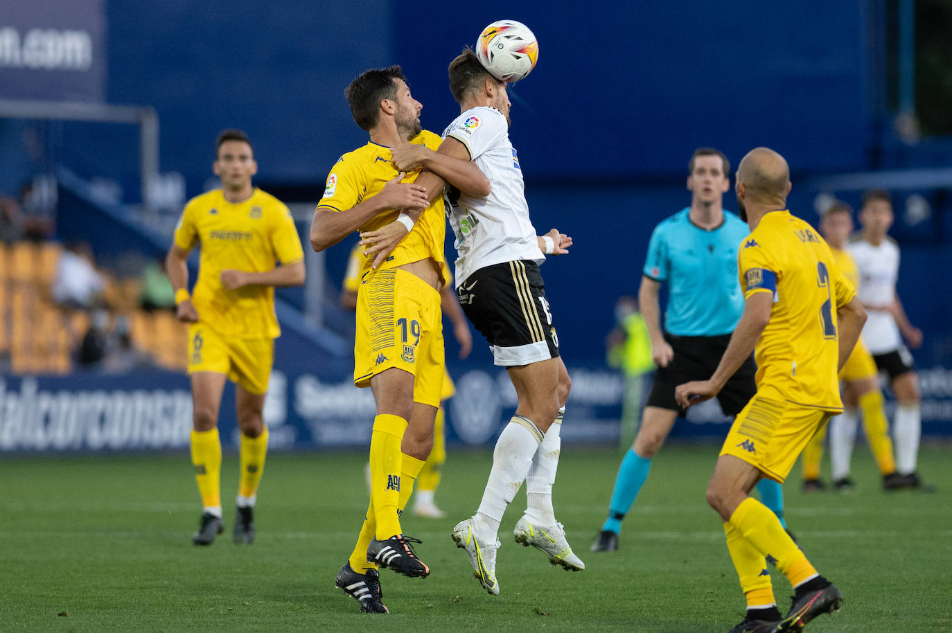 Fotos: El Burgos CF cae en casa del colista