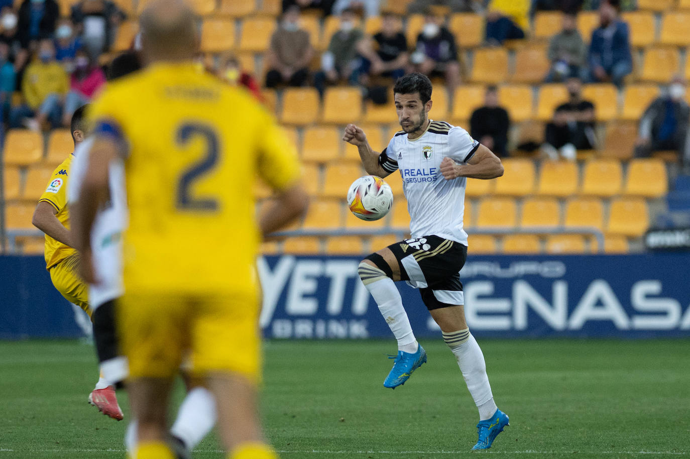 Fotos: El Burgos CF cae en casa del colista