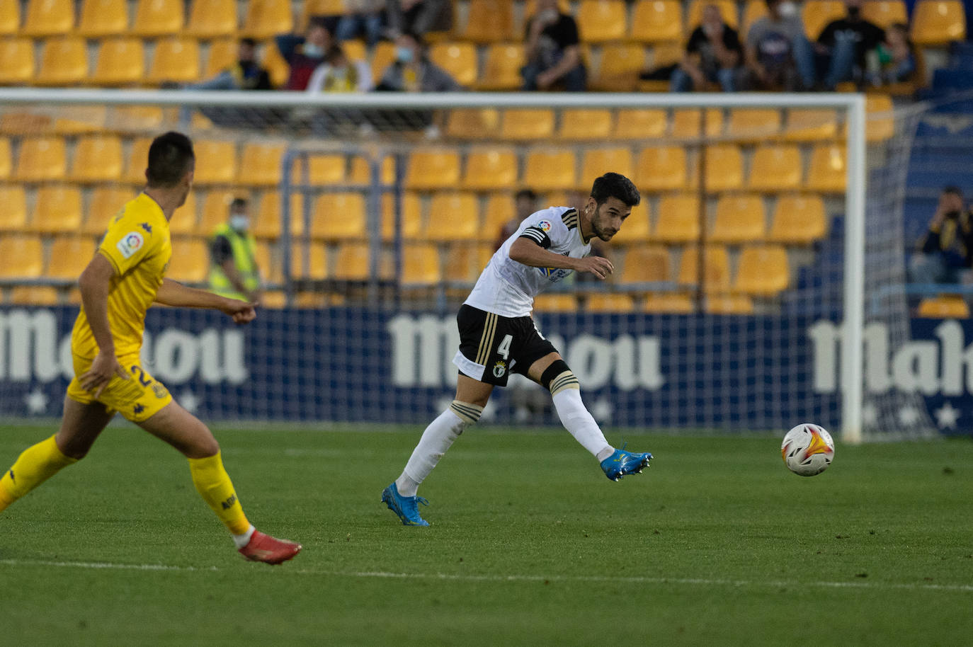 Fotos: El Burgos CF cae en casa del colista