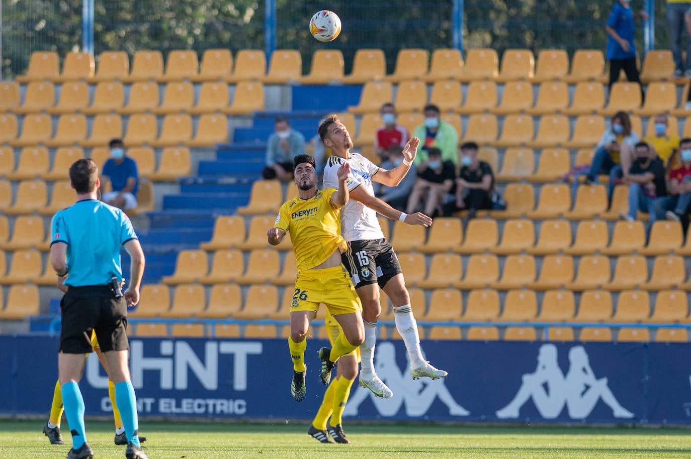 Fotos: El Burgos CF cae en casa del colista