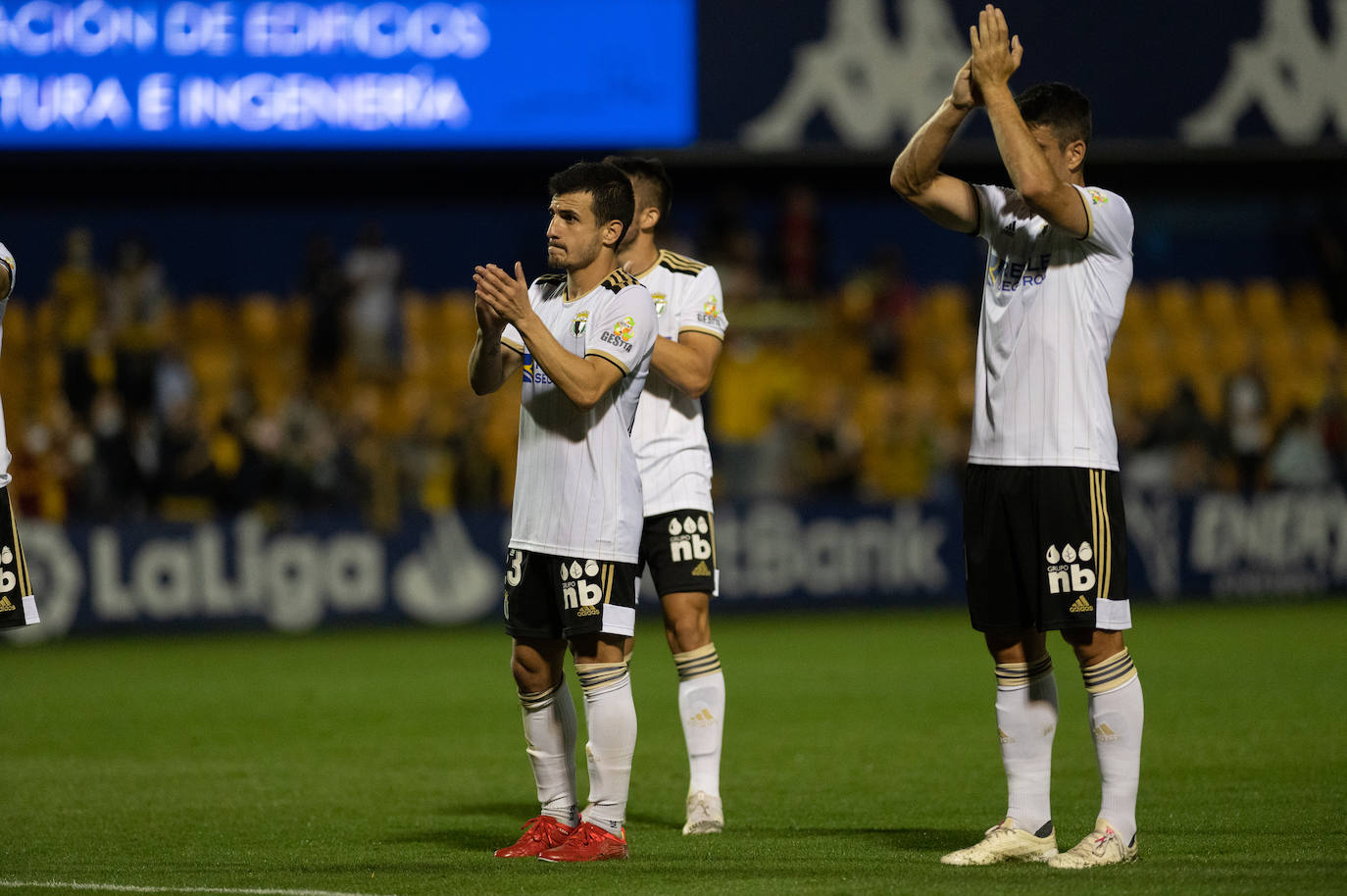 Fotos: El Burgos CF cae en casa del colista