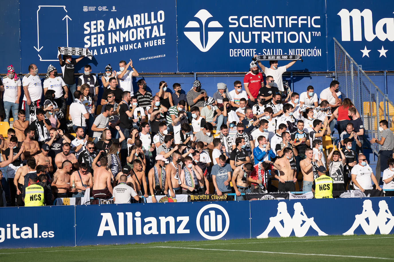 Fotos: El Burgos CF cae en casa del colista