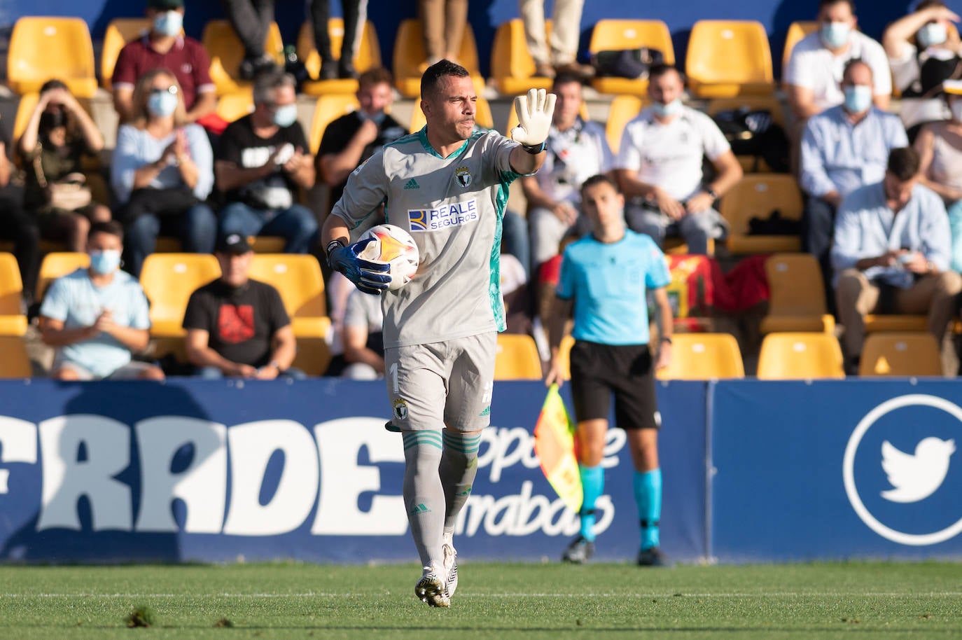 Fotos: El Burgos CF cae en casa del colista