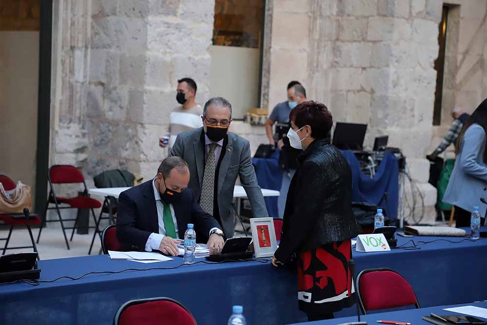 Fotos: La dimisión de Israel Hernando marca el pleno de Burgos