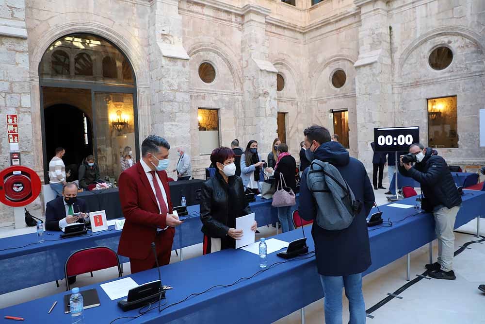 Fotos: La dimisión de Israel Hernando marca el pleno de Burgos