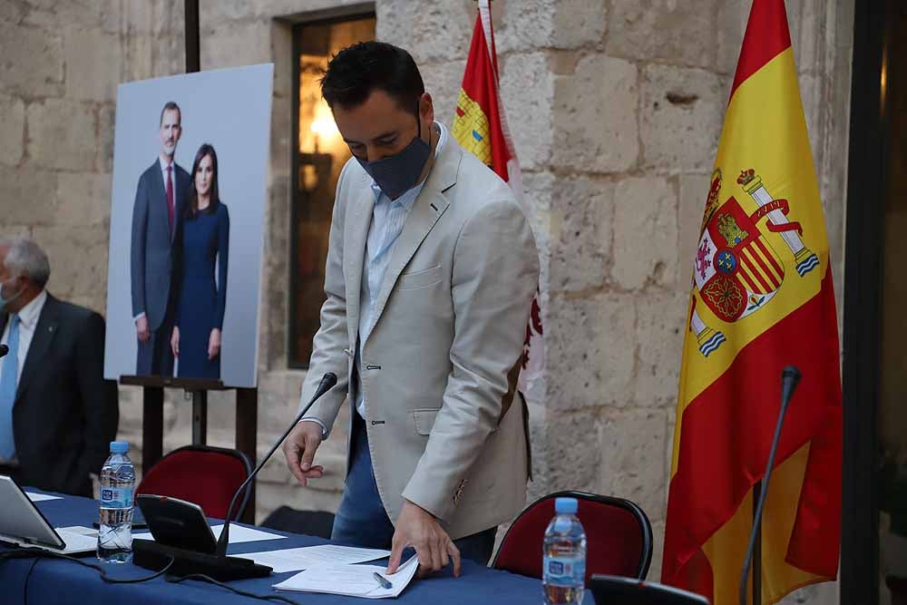 Fotos: La dimisión de Israel Hernando marca el pleno de Burgos