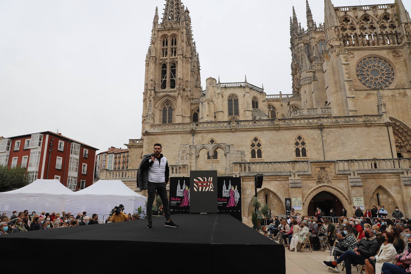 El evento se ha desarrollado en las faldas de la Catedral con el objetivo de impulsar el comercio local.