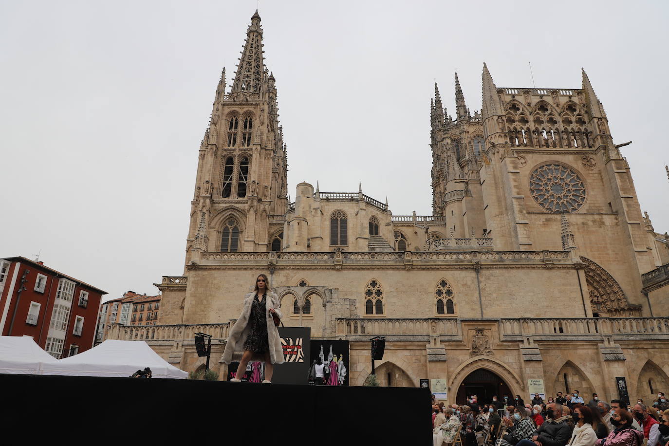 El evento se ha desarrollado en las faldas de la Catedral con el objetivo de impulsar el comercio local.