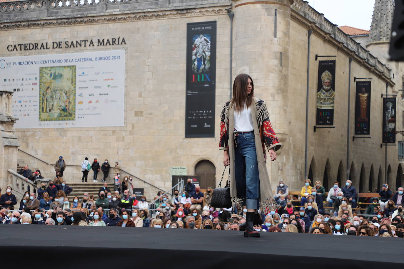 El evento se ha desarrollado en las faldas de la Catedral con el objetivo de impulsar el comercio local.