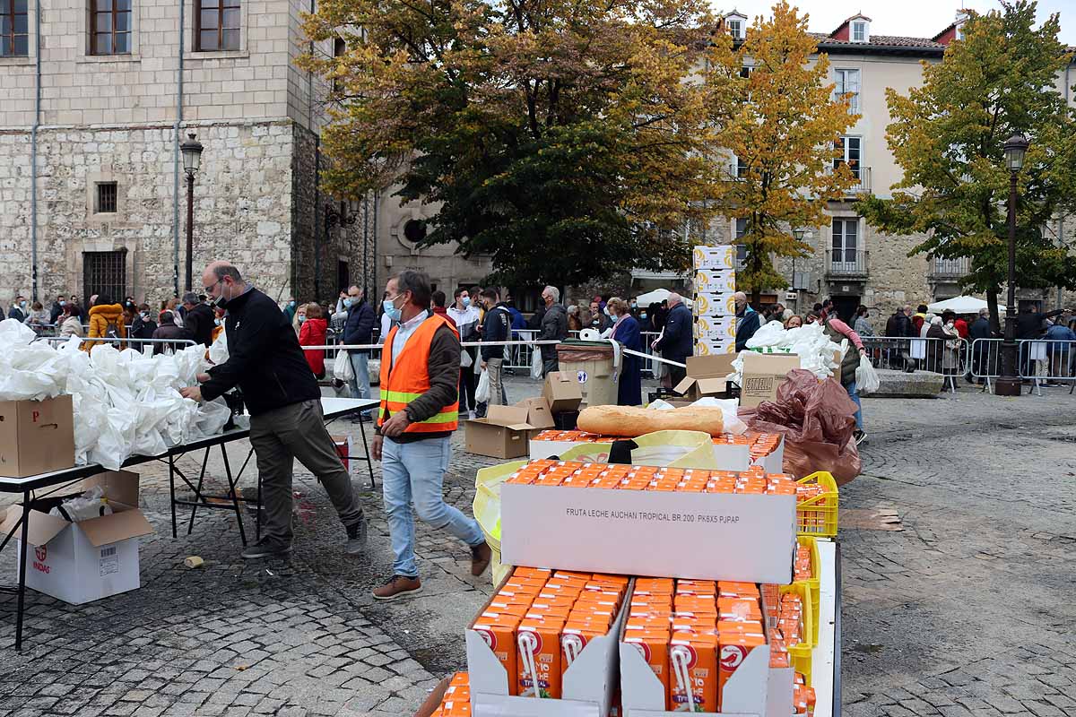 Fotos: 350 kilos de arroz para enviar desde Burgos más de 20.000 euros a La Palma