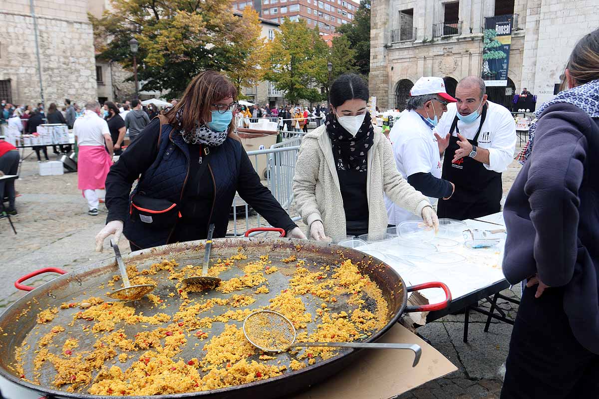 Fotos: 350 kilos de arroz para enviar desde Burgos más de 20.000 euros a La Palma