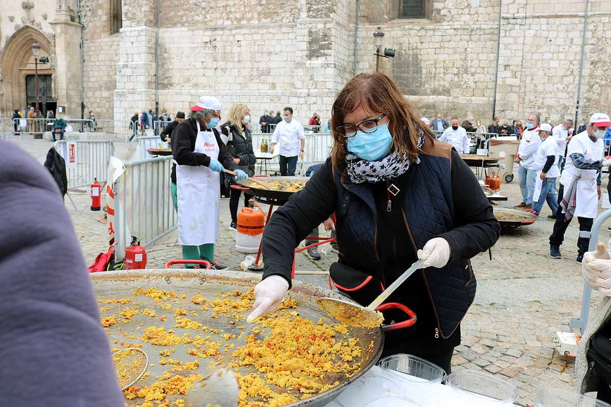 Fotos: 350 kilos de arroz para enviar desde Burgos más de 20.000 euros a La Palma