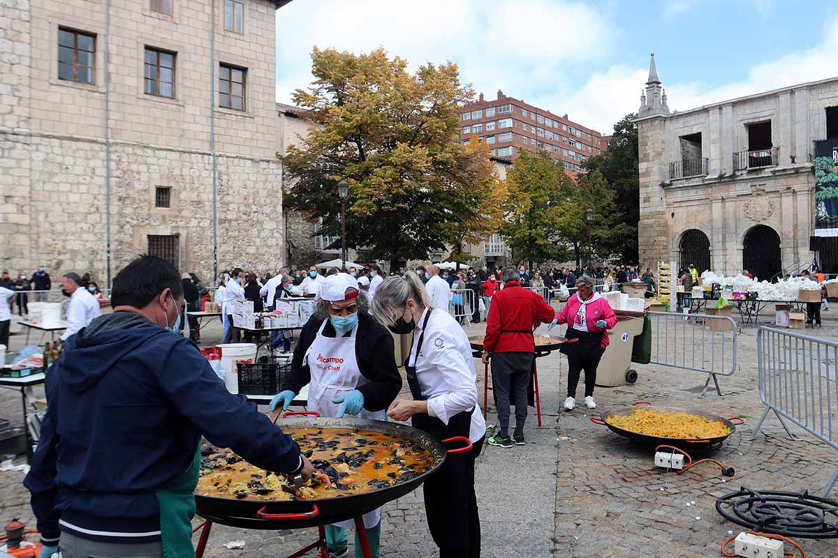 Fotos: 350 kilos de arroz para enviar desde Burgos más de 20.000 euros a La Palma