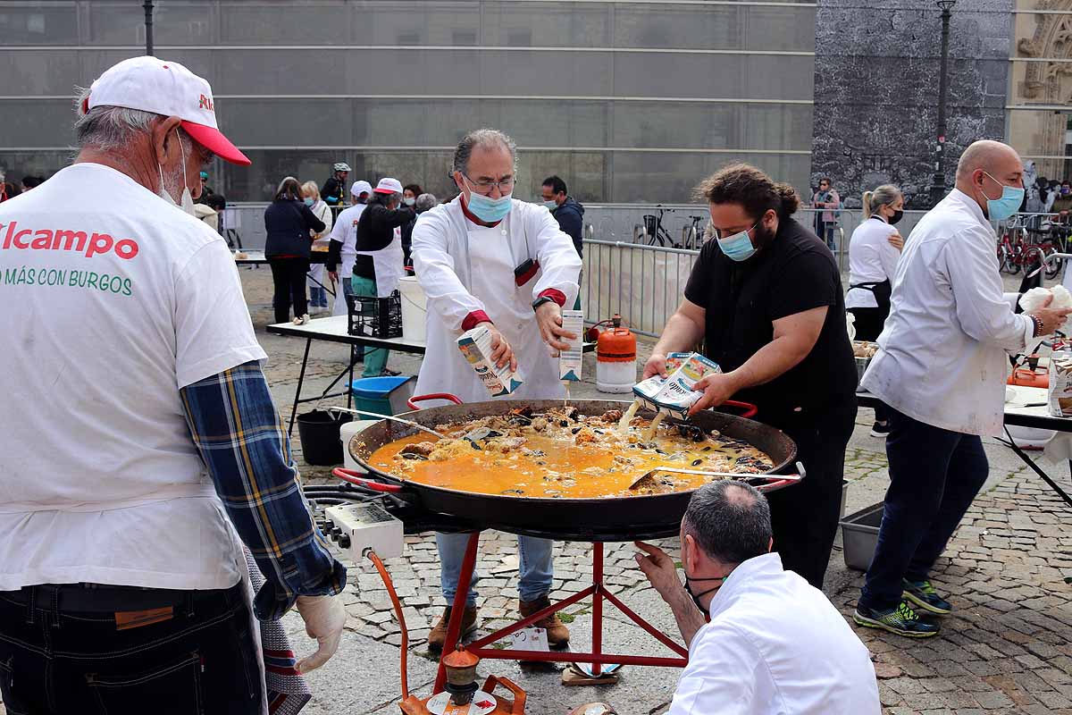 Fotos: 350 kilos de arroz para enviar desde Burgos más de 20.000 euros a La Palma