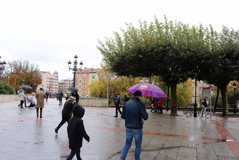 Fotos: Burgos se despide octubre con lluvia