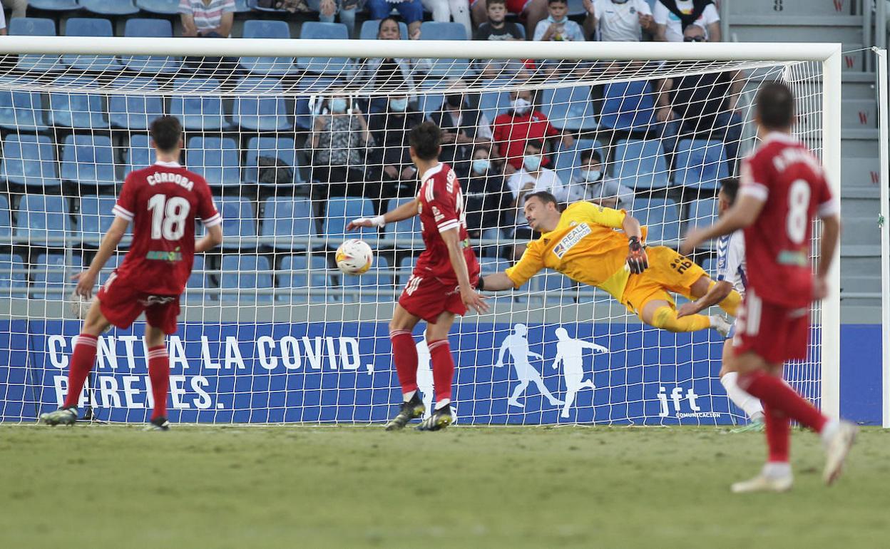 El Tenerife golea al Burgos CF.