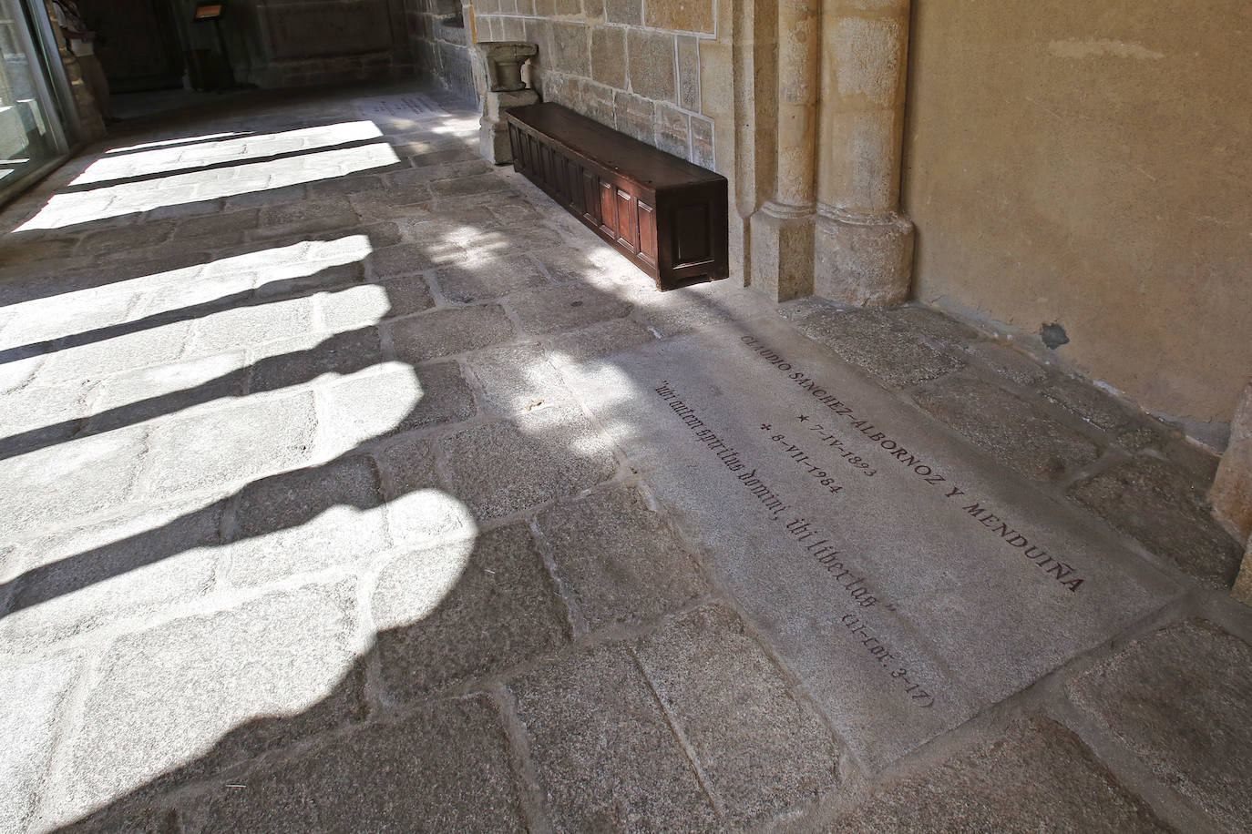 Tumba de Claudio Sánchez Albornoz en Ávila