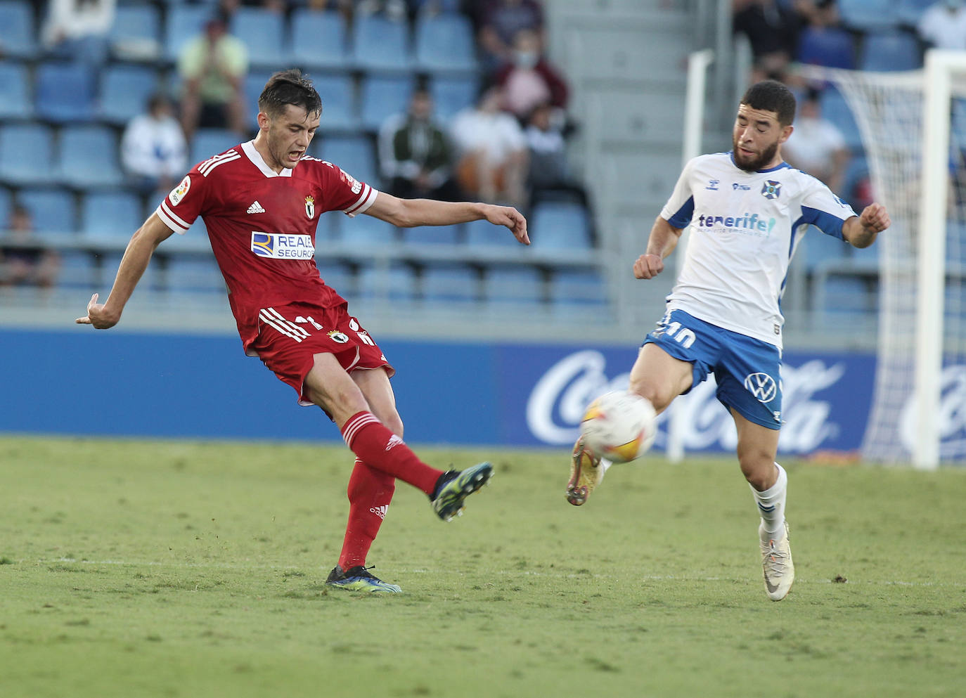 Fotos: El CD Tenerife golea al Burgos CF