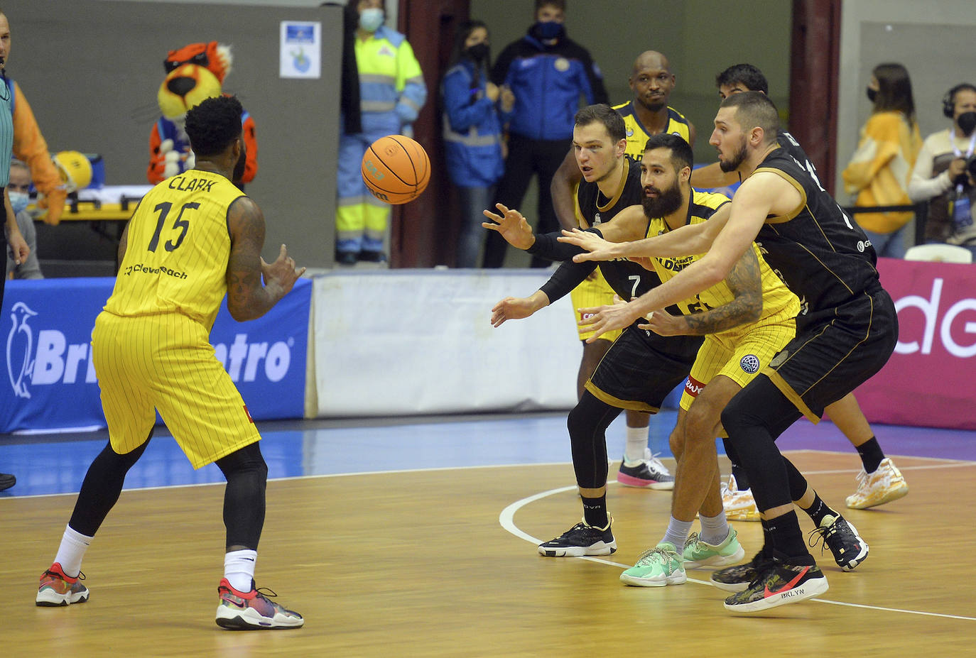 Los de Tabak suman la victoria en la Champions ante el conjunto alemán.