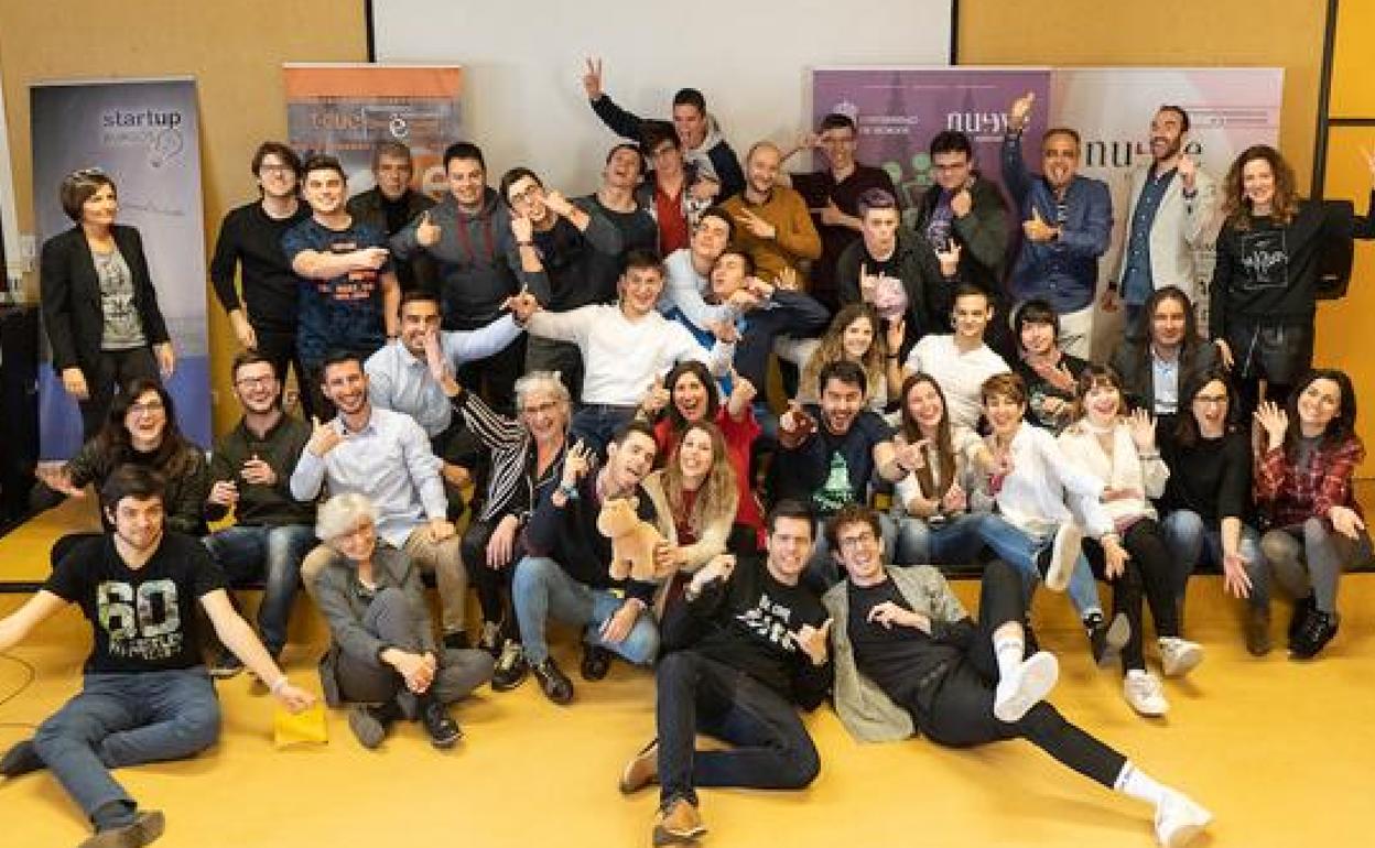 Participantes de Startup Weekend de ediciones pasadas. 