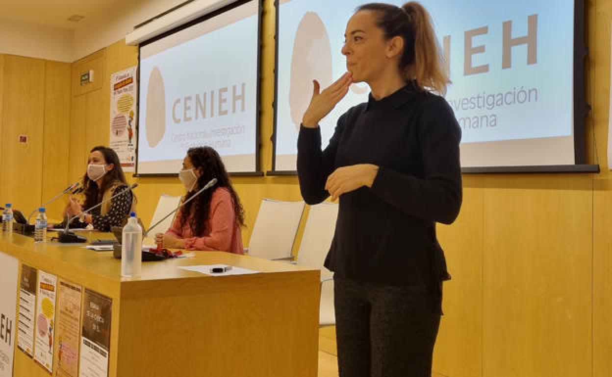 Intérprete de lengua de signos. 