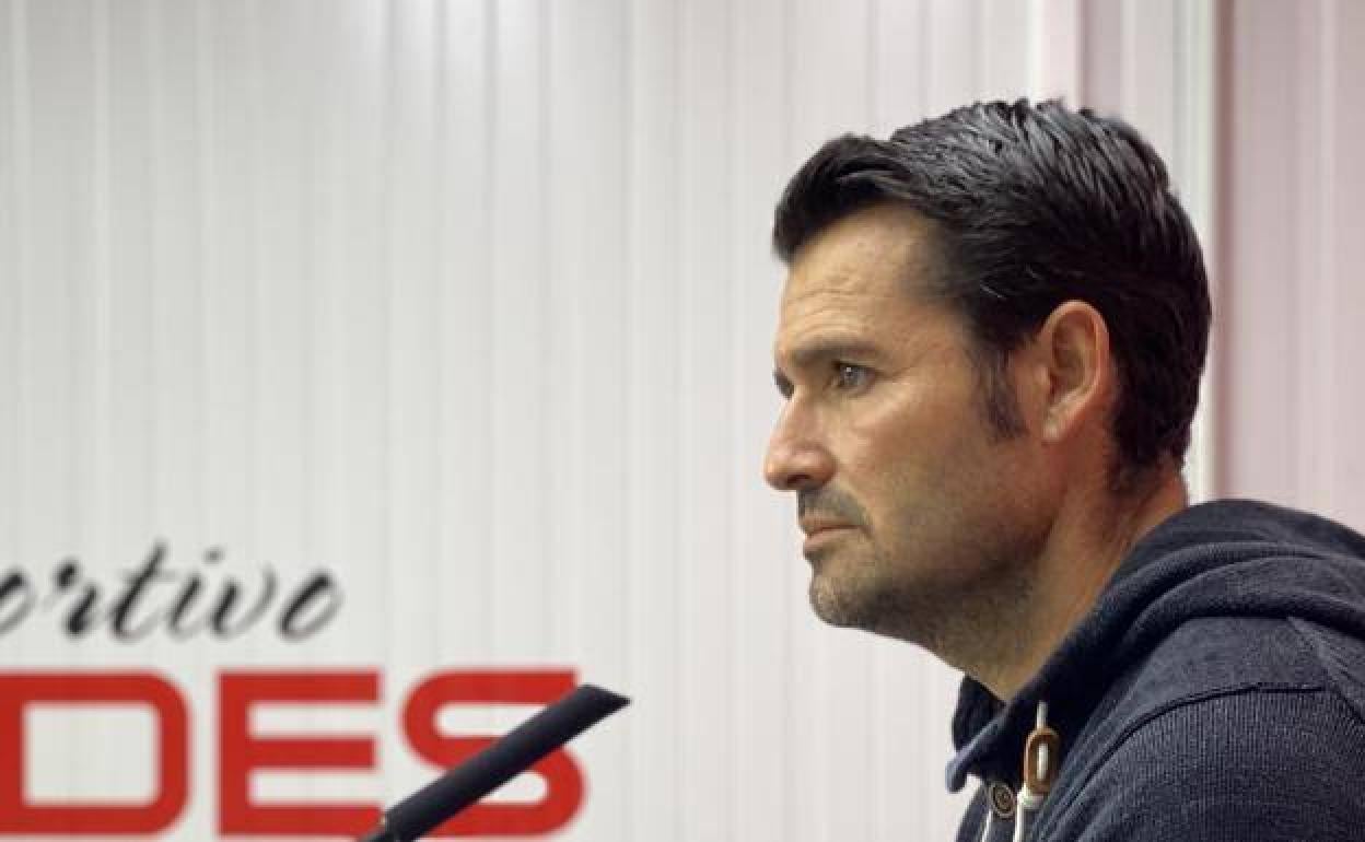 Lolo Escobar, entrenador del CD Mirandés.