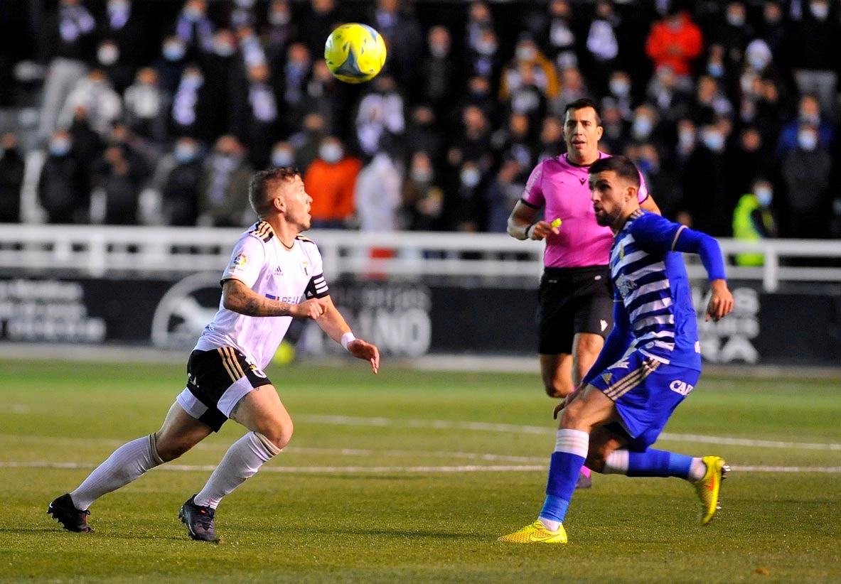 Fotos: El Burgos CF se hace con un nuevo derbi