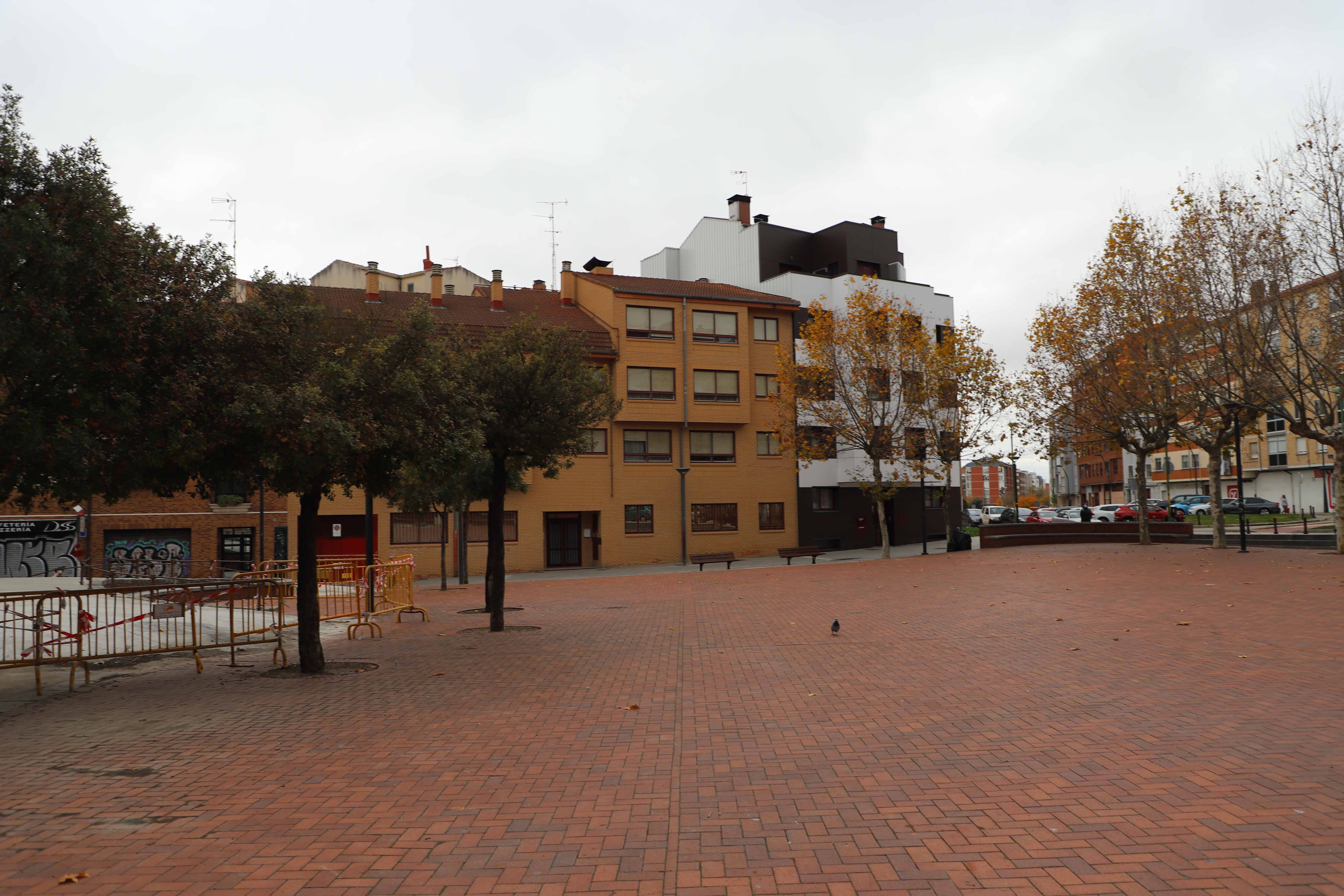 Fotos: La plaza de San Pedro de la Fuente ya está libre de los adoquines