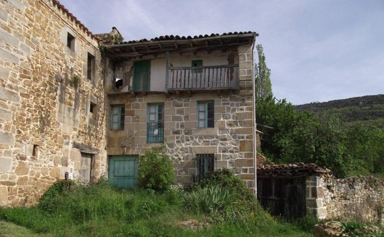 Casa en ruinas de un pueblo burgalés. 