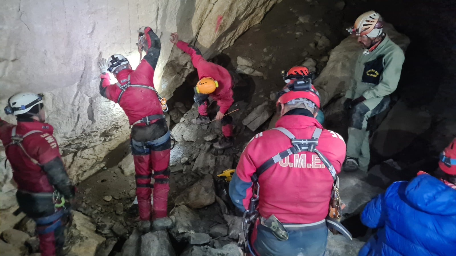 Fotos: La UME practica rescates en Espinosa de los Monteros