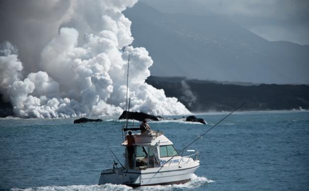 La lava ha contactado con el mar por cuarta vez en La Palma. 