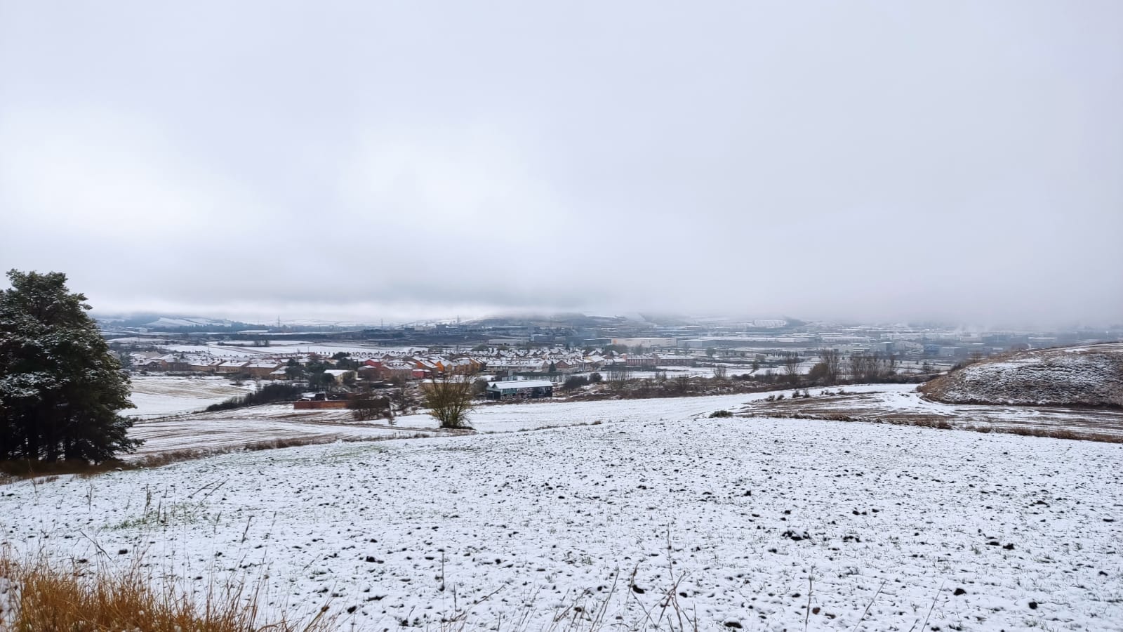 Fotos: La primera nevada del otoño en Burgos en imágenes