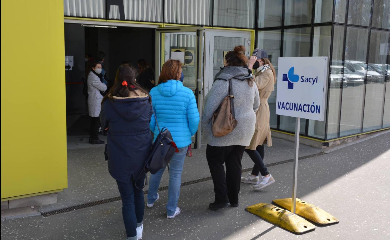 El Coliseum acoge ahora la vacunación covid, pero bajo cita previa.