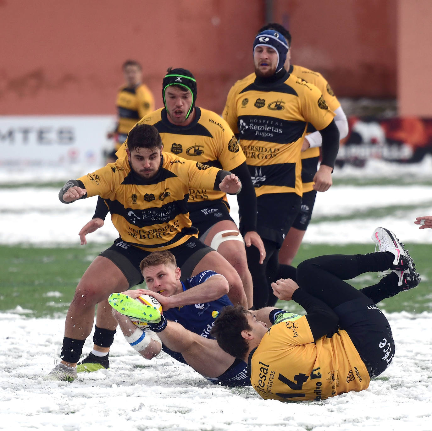 Empate entre burgaleses y sevillanos en un encuentro marcado por la nieve.