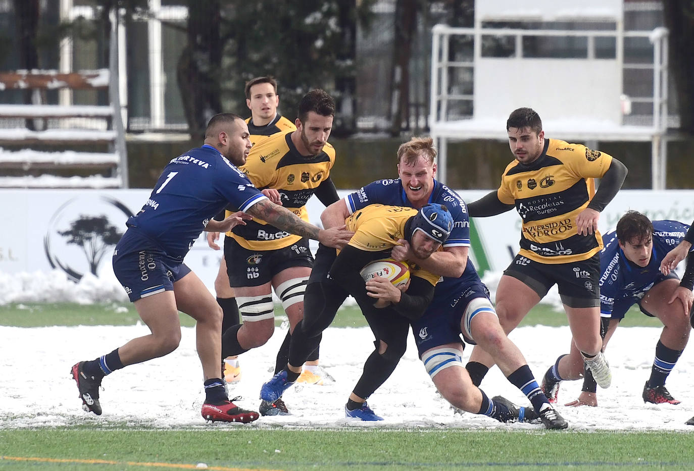 Empate entre burgaleses y sevillanos en un encuentro marcado por la nieve.