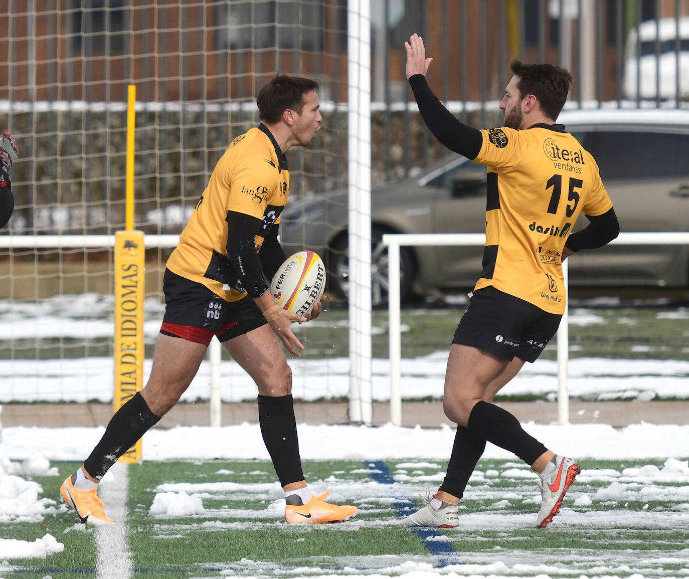 Empate entre burgaleses y sevillanos en un encuentro marcado por la nieve.