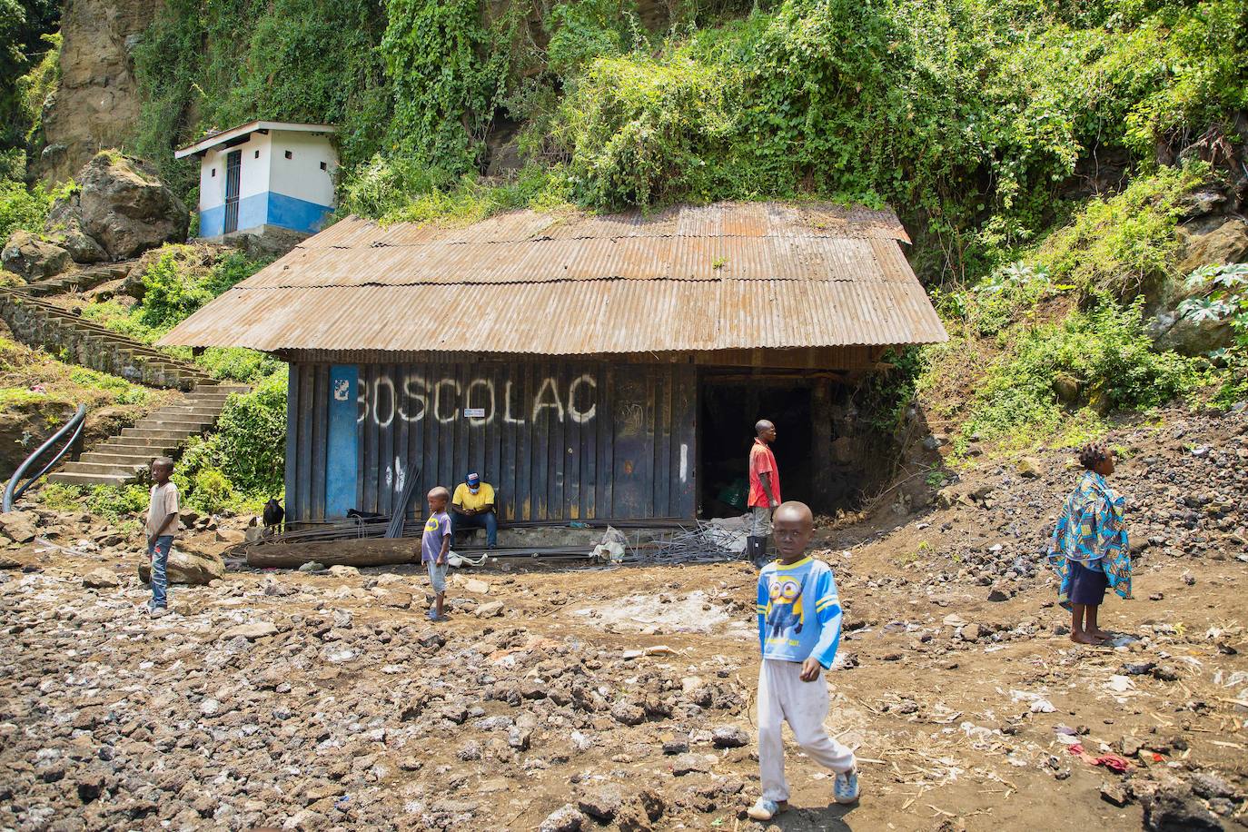 Contenedor donde comenzó el Centro Boscolac, el misionero burgalés, Honorato en Goma (Congo)