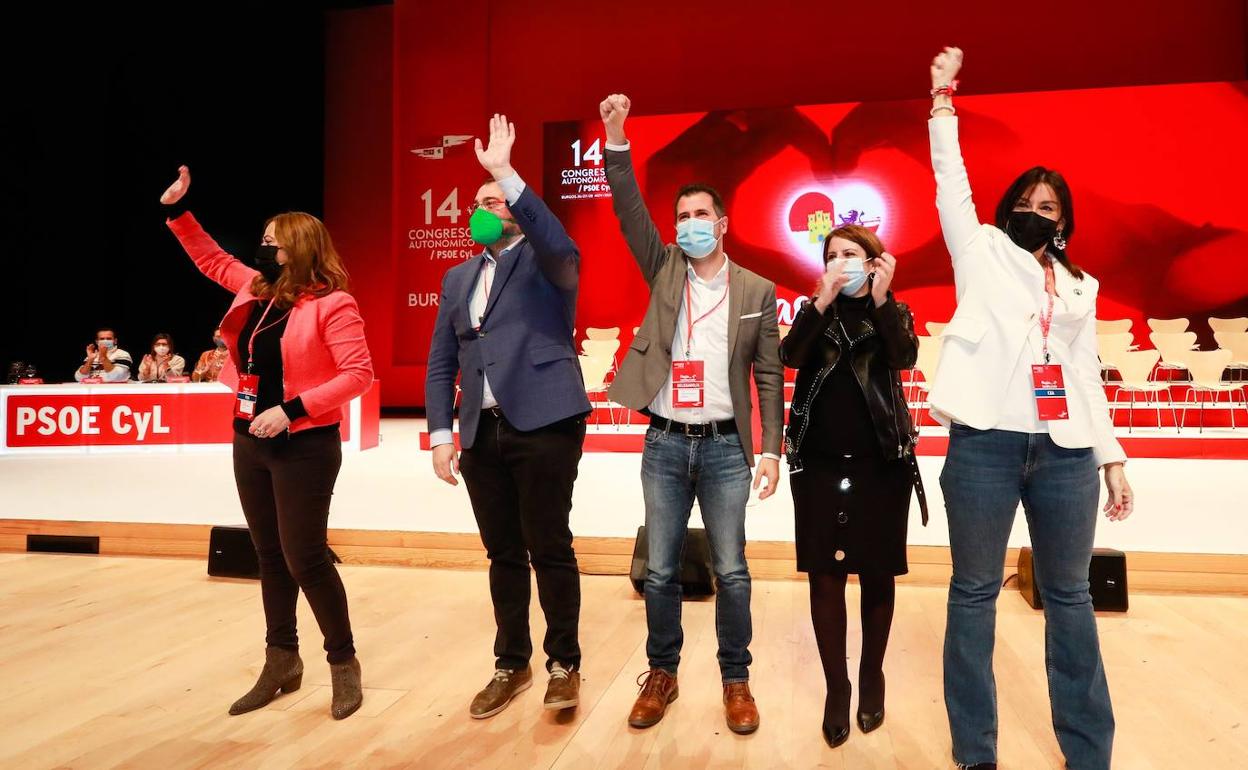 Virginia Barcones, Adrián Barbón, Luis Tudanca, Adriana Lastra y Ana Sánchez, en el escenario del Fórum Evolución. 