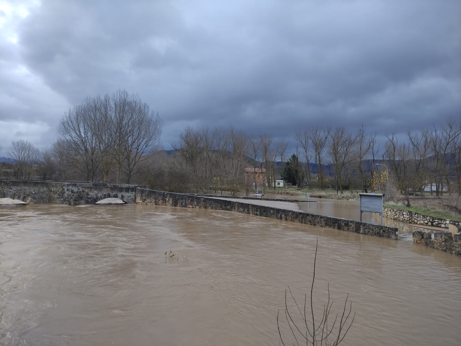 Los ríos del norte de la provincia se desbordan tras las últimas nevadas y lluvias.