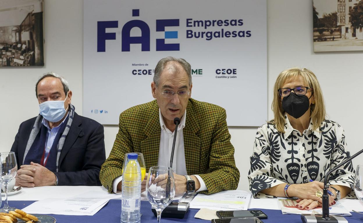 Miguel Ángel Benavente, presidente de FAE, en el desayuno informativo. 