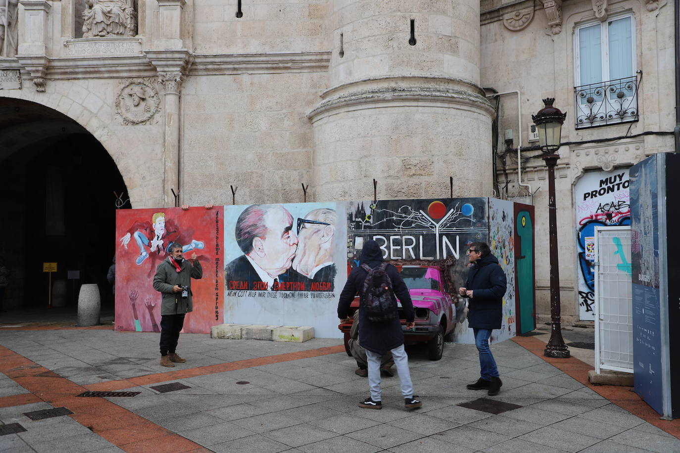 Fotos: Burgos recrea los pasos fronterizos del Berlín dividido